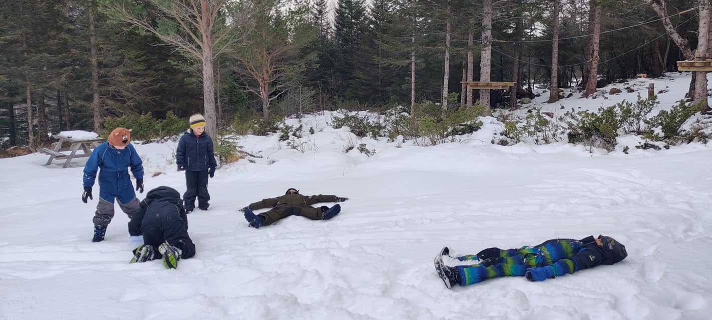 Read more about the article Vinterbingo og leik ved Klatreparken 😁 ❄️ 😁 Sidan verdas snømanndag var måndag d